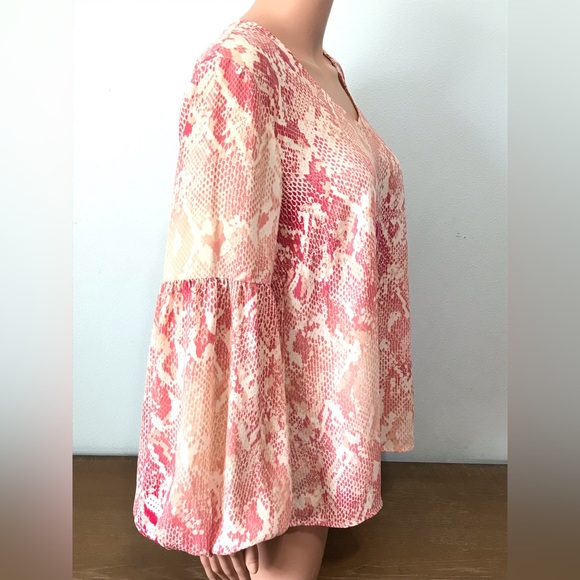 Cabi Blouse Shirt Womens Size M Long Sheer Peasant Sleeve Snakeskin Print V-Neck - Picture 6 of 16